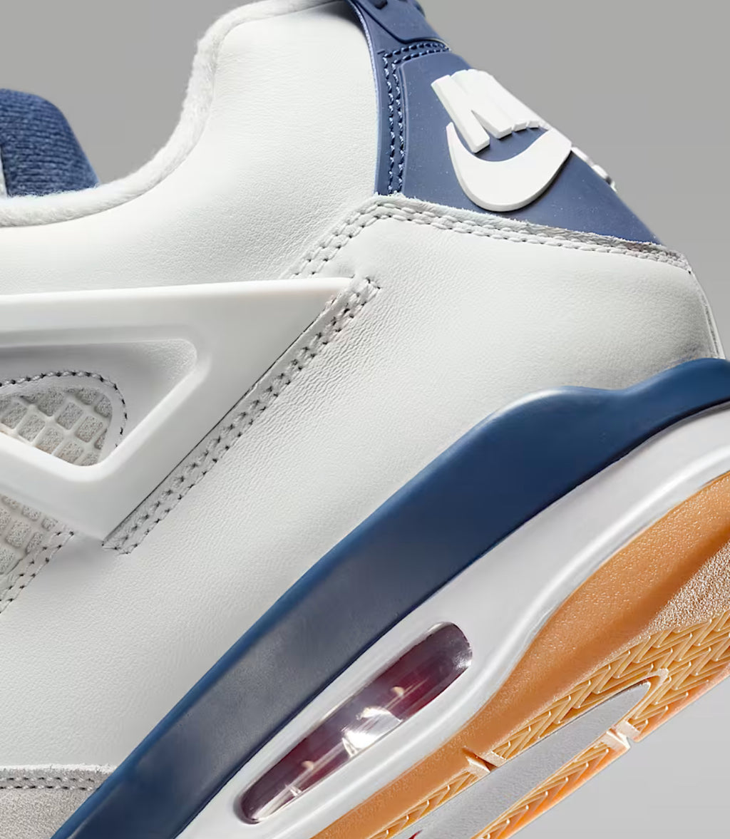 Nike SB x Air Jordan 4 Retro