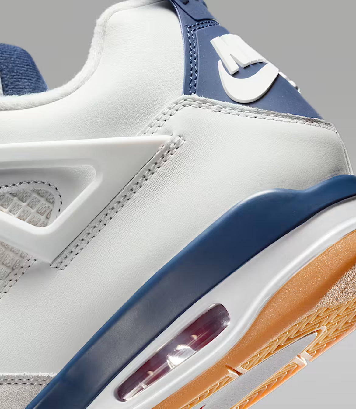 Nike SB x Air Jordan 4 Retro