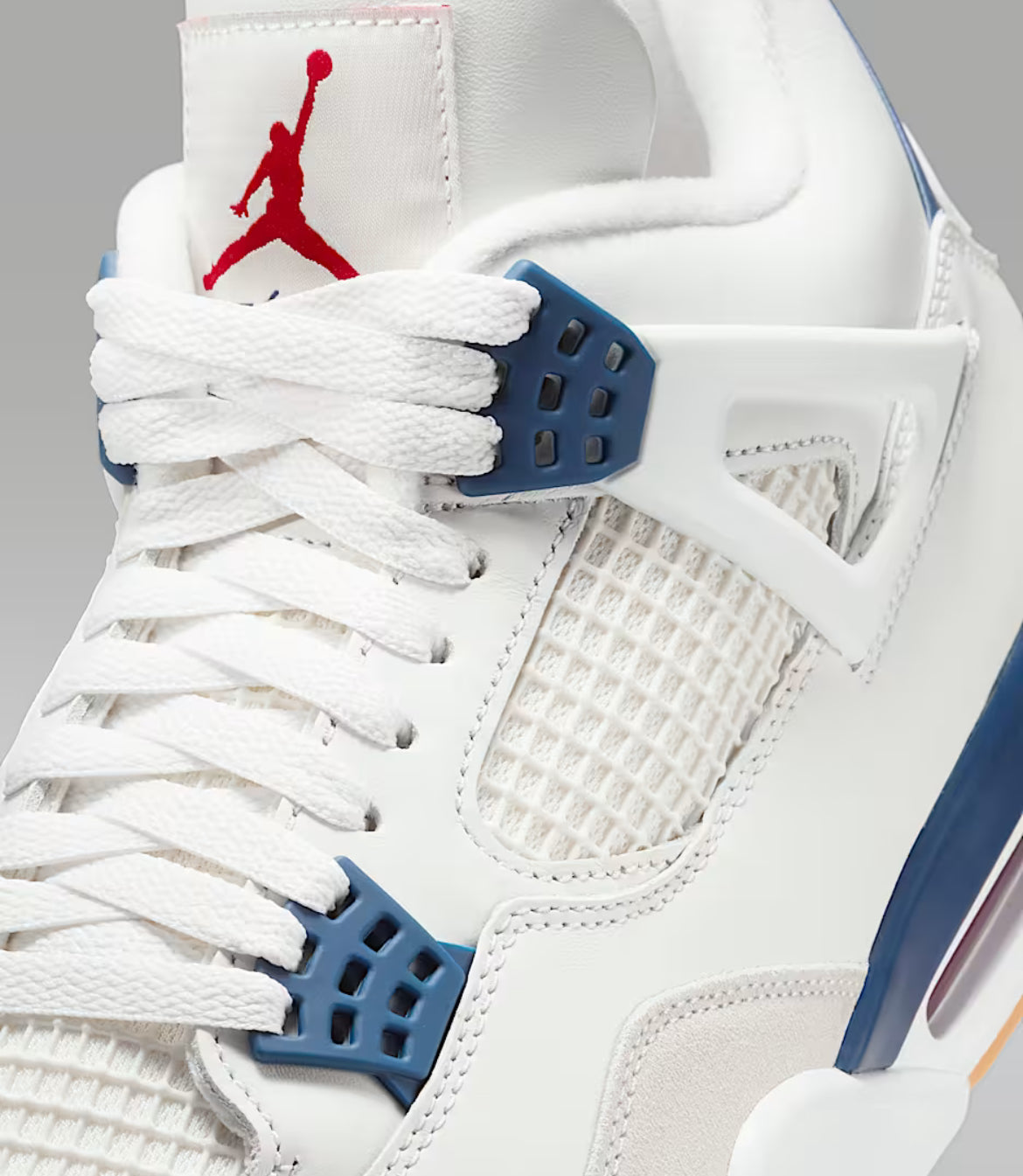 Nike SB x Air Jordan 4 Retro